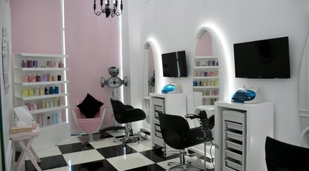 Luxurious salon interior at Relive Spa ريلايب اسفا, Al Rayyan, Doha Municipality, QA, showcasing chic decor.