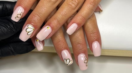 Detailed nail art with gold accents at Nailsbybry, Ampthill, England, GB showcases intricate floral designs.
