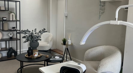Cozy waiting area at Nailsbybry in Ampthill, England. Modern decor with plush seating and elegant shelving.