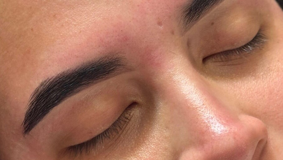 Primer plano de cejas definidas en Mafer Paez Studio & PMU, Fuenlabrada, Comunidad De Madrid, ES.
