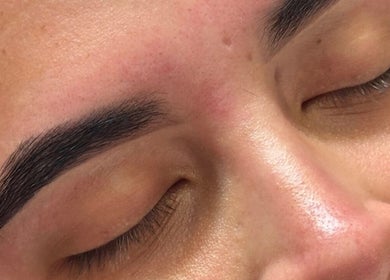 Primer plano de cejas definidas en Mafer Paez Studio & PMU, Fuenlabrada, Comunidad De Madrid, ES.