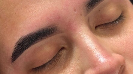 Primer plano de cejas definidas en Mafer Paez Studio & PMU, Fuenlabrada, Comunidad De Madrid, ES.