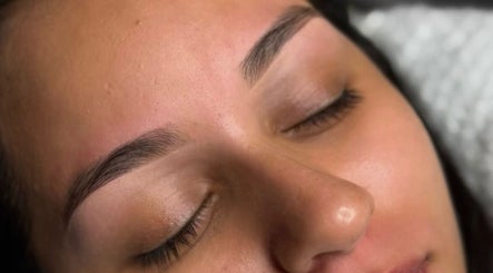 Cejas bien definidas en Mafer Paez Studio & PMU, Fuenlabrada, Comunidad De Madrid, ES.