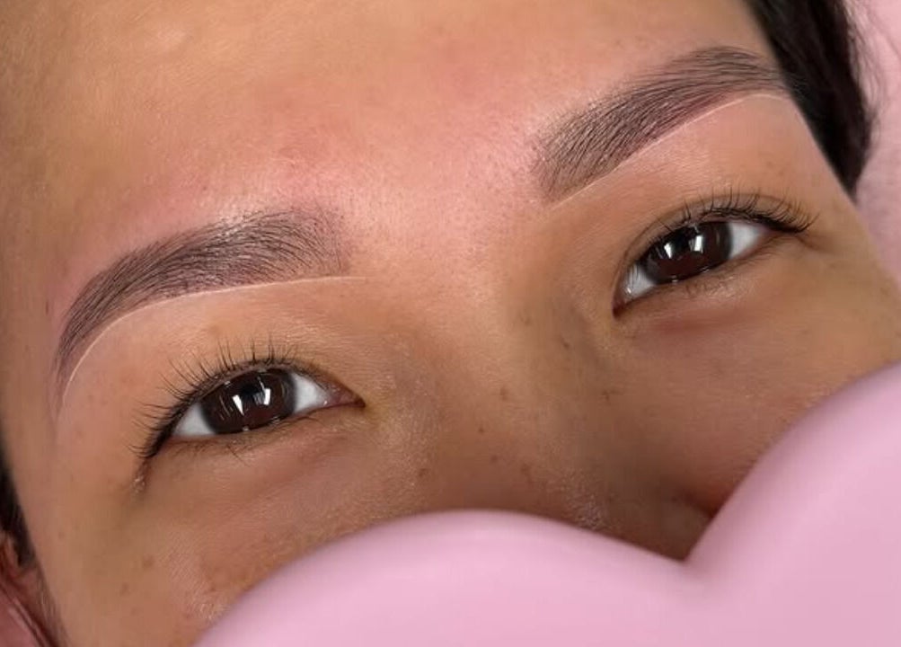 Expertly shaped eyebrows at Brows Ave in Yonkers, New York, US, showcasing precision beauty.