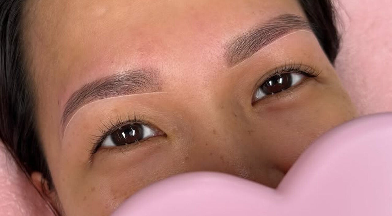 Expertly shaped eyebrows at Brows Ave in Yonkers, New York, US, showcasing precision beauty.
