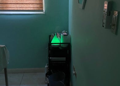 Relaxing green diffuser glow at Subrina’s Golden Touch therapeutic massage, Kingston, St. Andrew Parish, JM.
