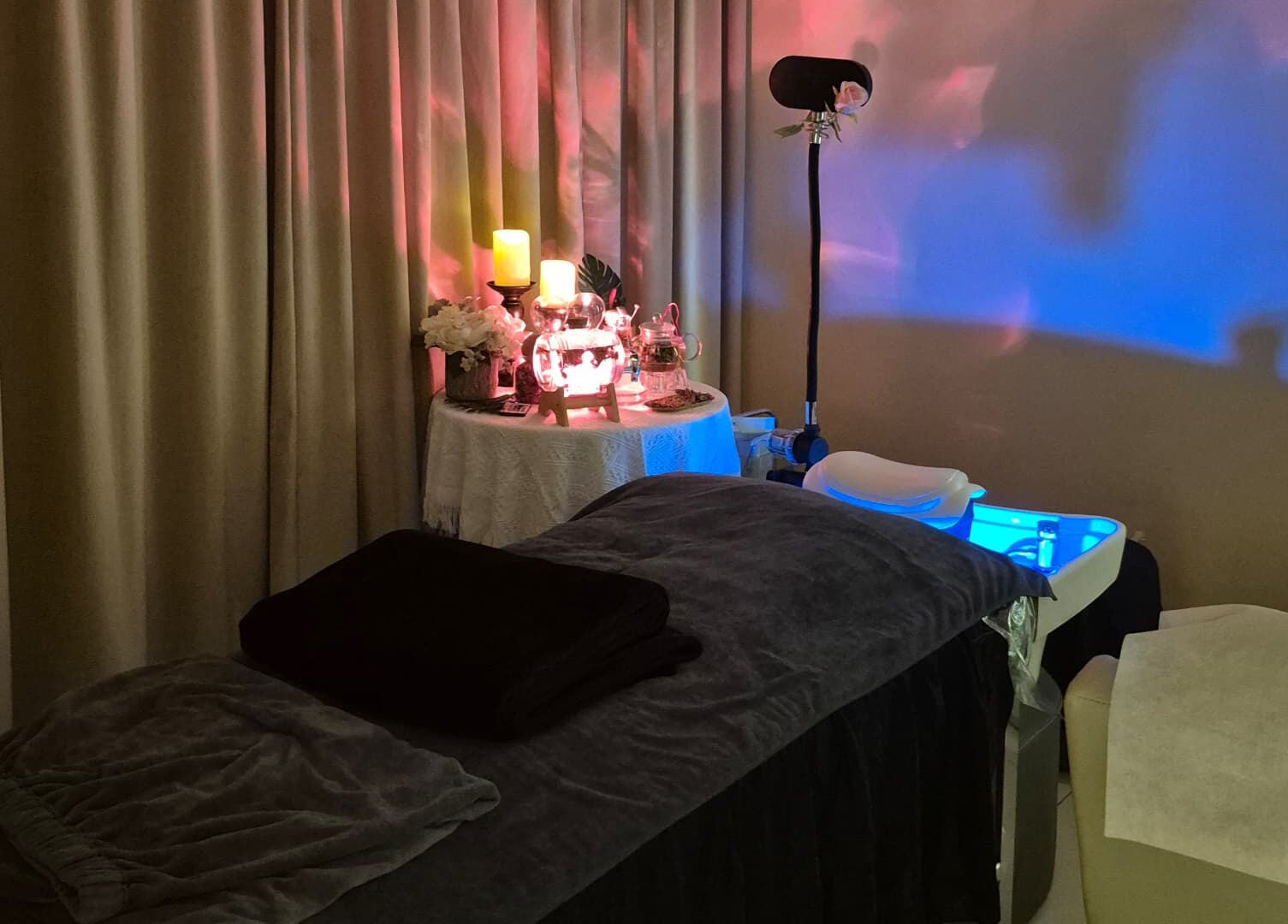 Relaxing spa room at Infinity Glow Headspa and Wellness, Petaling Jaya, Selangor, MY, with ambient lighting.