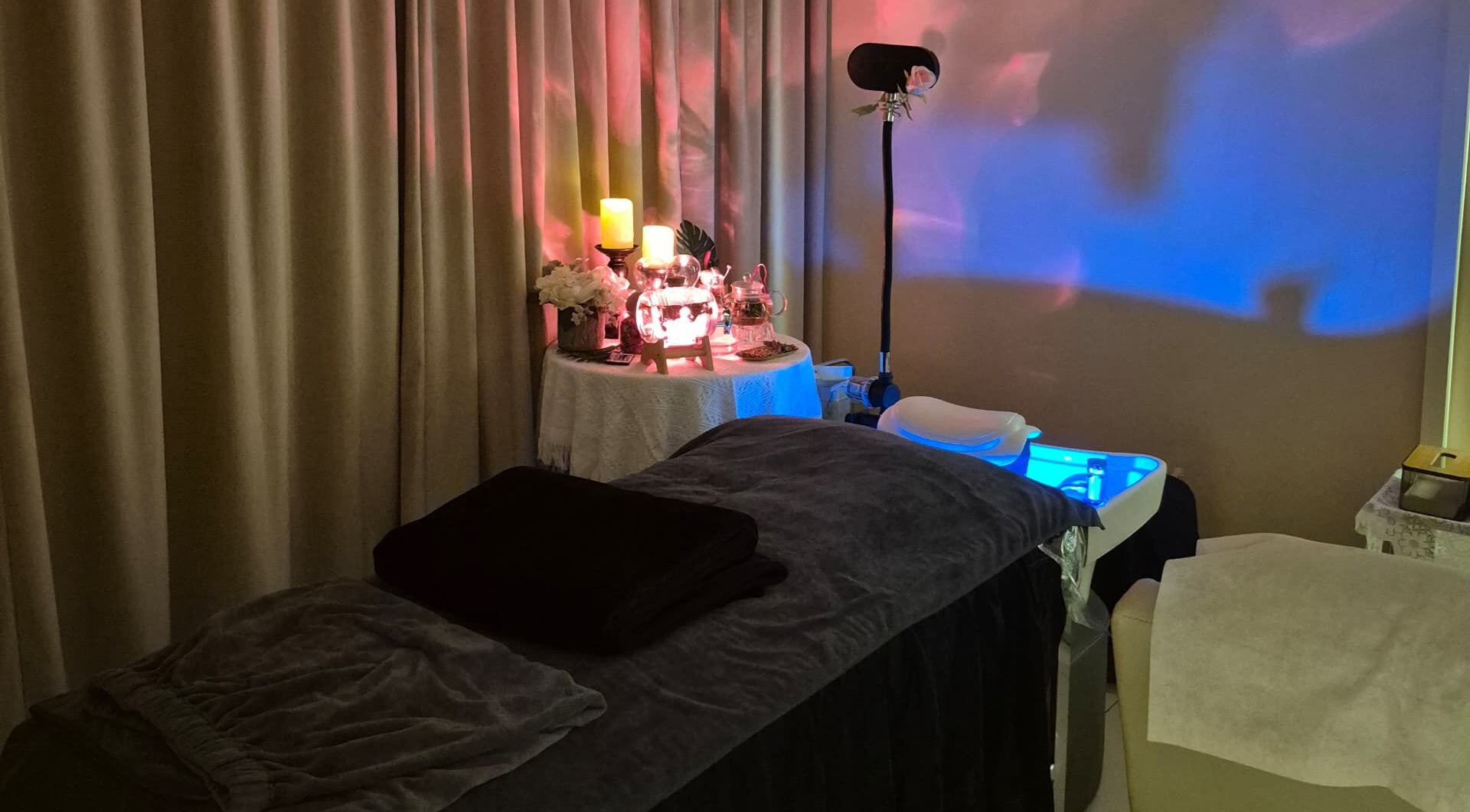 Relaxing spa room at Infinity Glow Headspa and Wellness, Petaling Jaya, Selangor, MY, with ambient lighting.