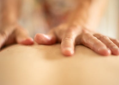 Handmassage bei Ralf Hiemisch - Massagen & Alexandertechnik im JETZT& HIER, Berlin, Berlin, DE.