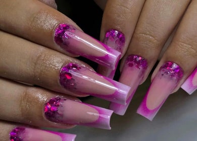 Unghie artistiche rosa con glitter a Sara Nailroom, Roma, Lazio, IT.