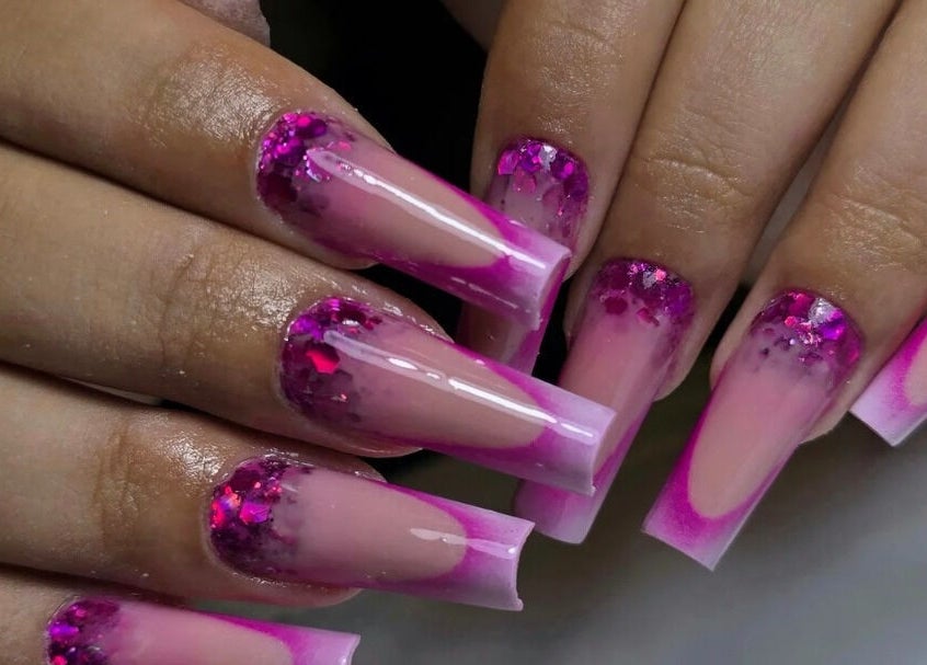 Unghie artistiche rosa con glitter a Sara Nailroom, Roma, Lazio, IT.