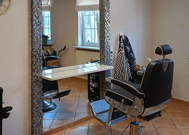 Stylowe wnętrze Barber Grzegorz Kowalski w Wieleń, Województwo Wielkopolskie, PL. Elegancki wystrój salonu.
