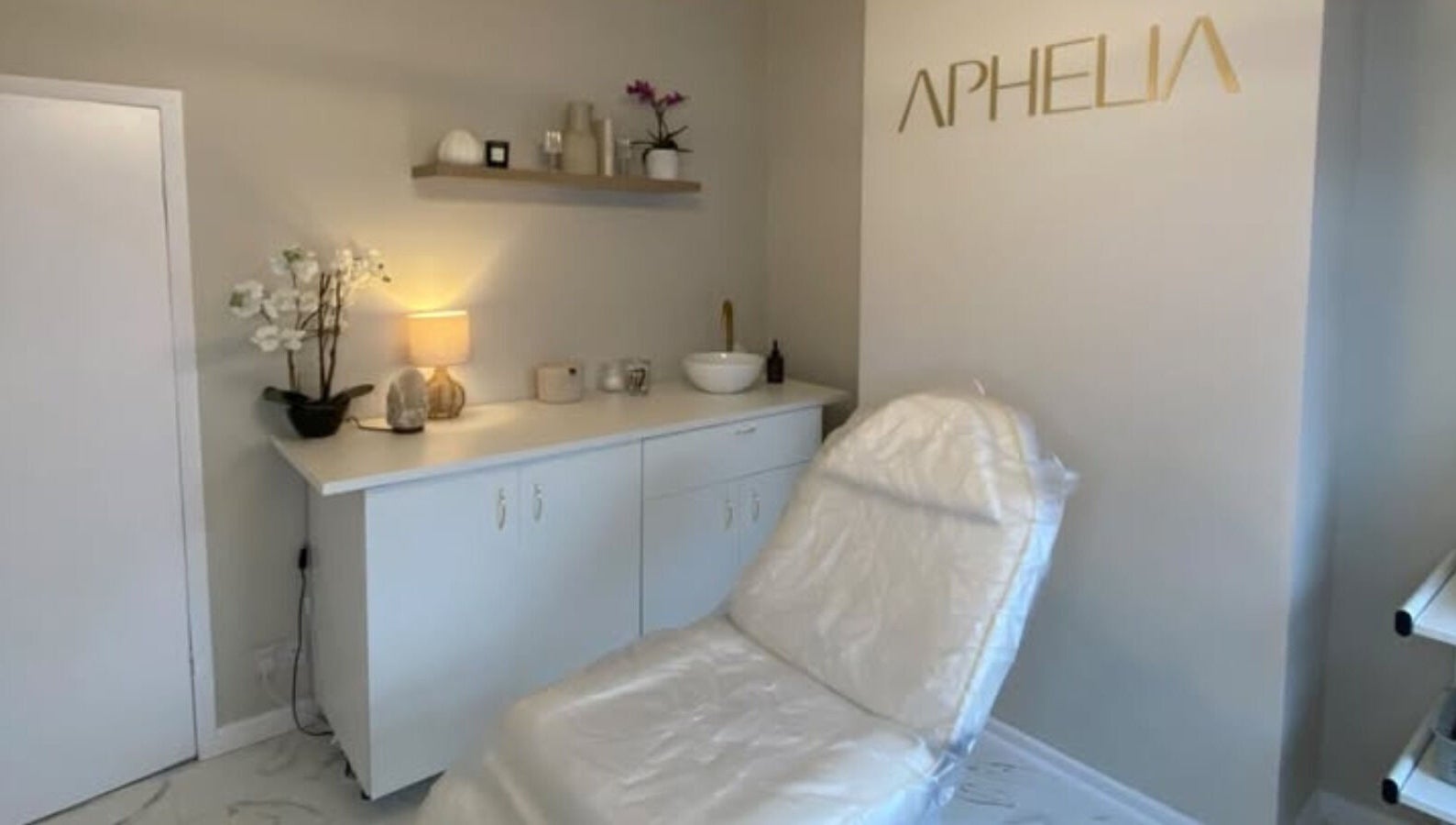 Relaxing treatment room at Aphelia Aesthetics in Barrow Upon Soar, England, GB with a comfortable chair and elegant decor.