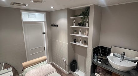 Relaxing massage room at Xela Massage and Recovery, Willerby, England. Cozy ambiance with a plush therapy bed.