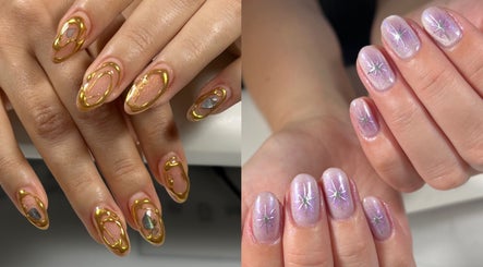 Elegant nail art at Nailigion in Cluj-napoca, Județul Cluj, RO showcasing gold and silver designs.