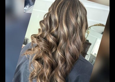 Elegant wavy hairstyle at Scarlett Valentine Hair in Epsom, England, GB, showcasing expert styling and color.