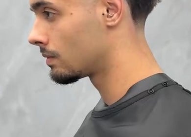 Perfil de hombre con peinado moderno en THE LAB by Jaime Pirez, San Vicente De Alcántara, Extremadura, ES.