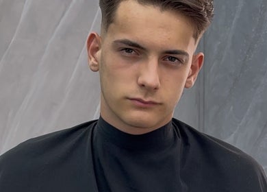 Cliente con corte de cabello moderno en THE LAB by Jaime Pirez, San Vicente De Alcántara, Extremadura, ES.