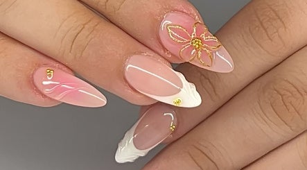 Elegant manicured nails with floral design at Vibrae, London, England, GB.