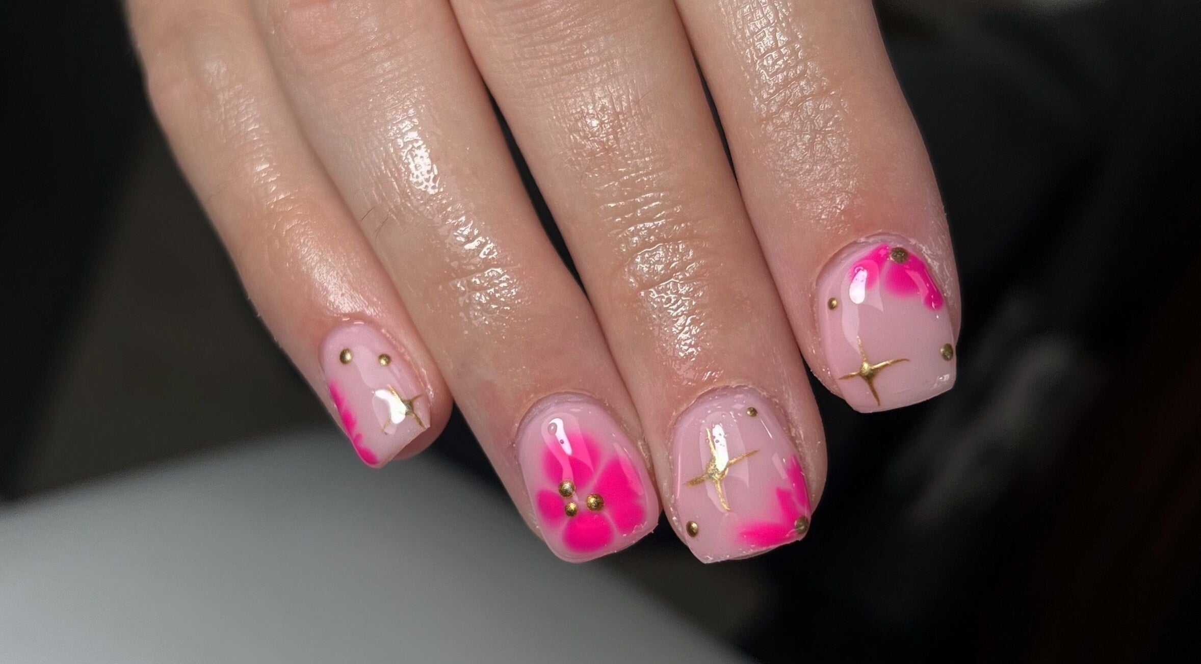 Elegant floral nail art with pink and gold accents by Nails by Cat in Cambuslang, Scotland, GB.