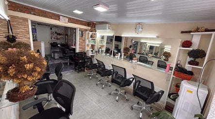 Academia y Peluquería Vicky Peinados image 2