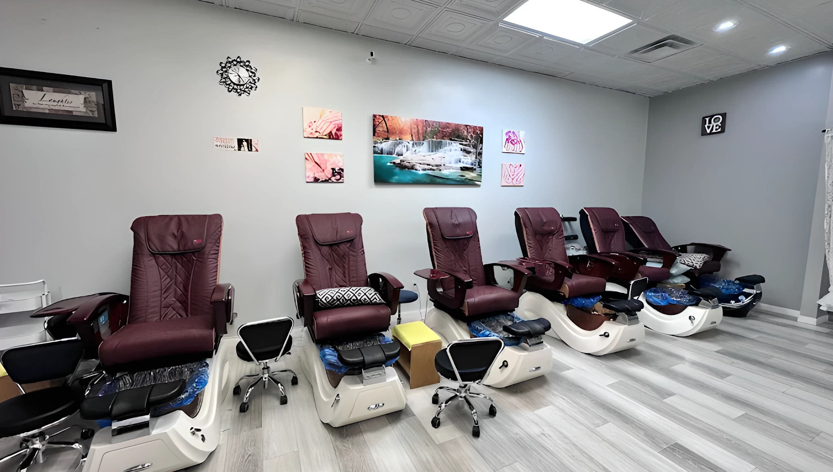 Luxurious pedicure chairs at Scarlett's Salon Spa & Nails, Austin, Texas, US for a relaxing experience.