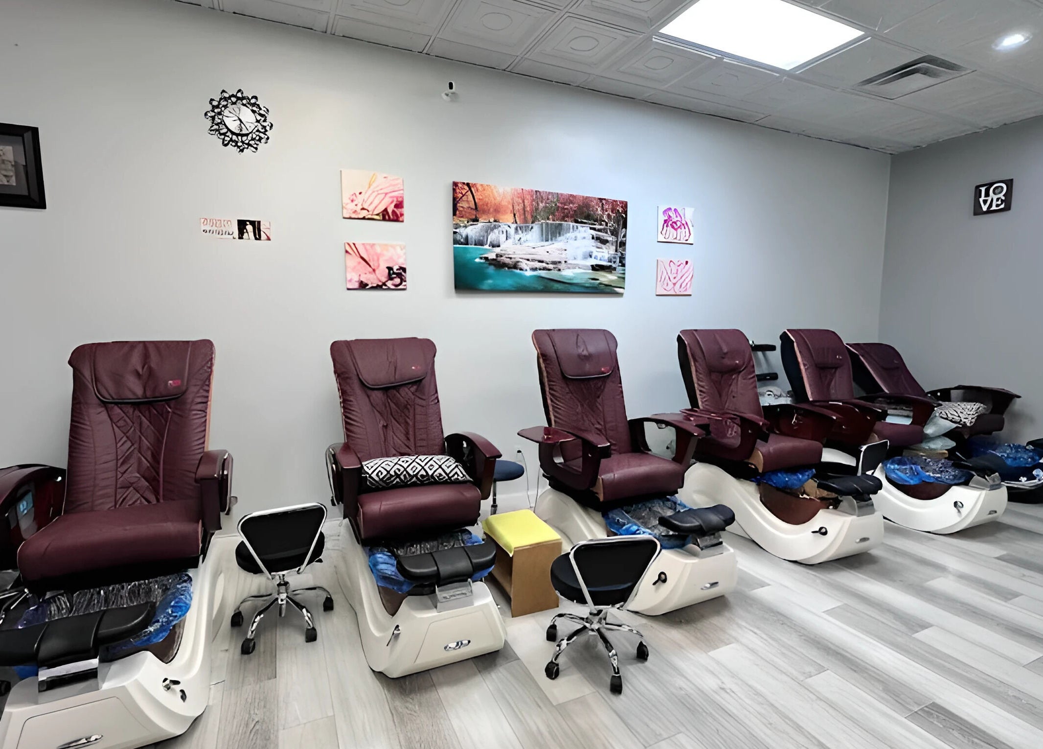 Luxurious pedicure chairs at Scarlett's Salon Spa & Nails, Austin, Texas, US for a relaxing experience.