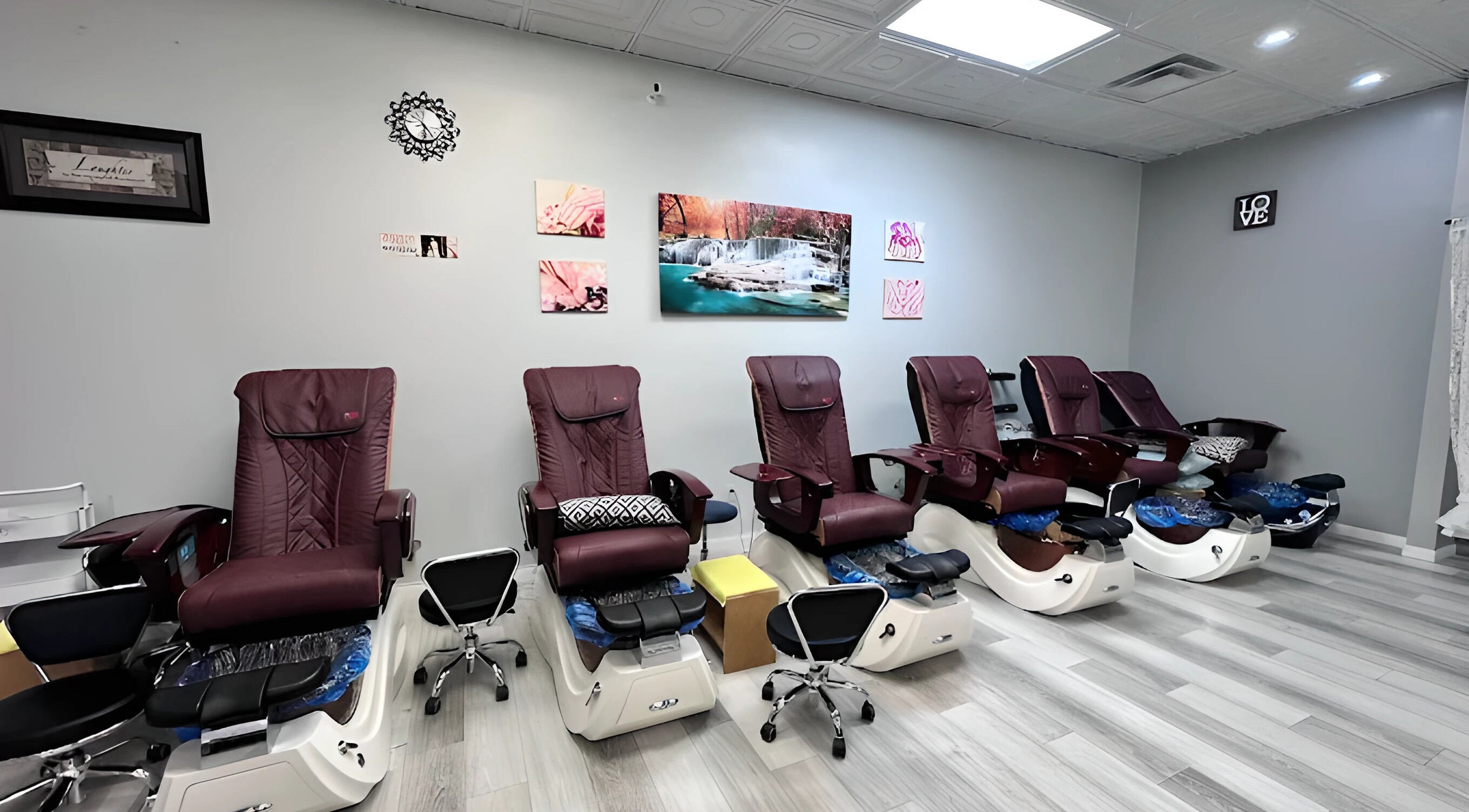 Luxurious pedicure chairs at Scarlett's Salon Spa & Nails, Austin, Texas, US for a relaxing experience.