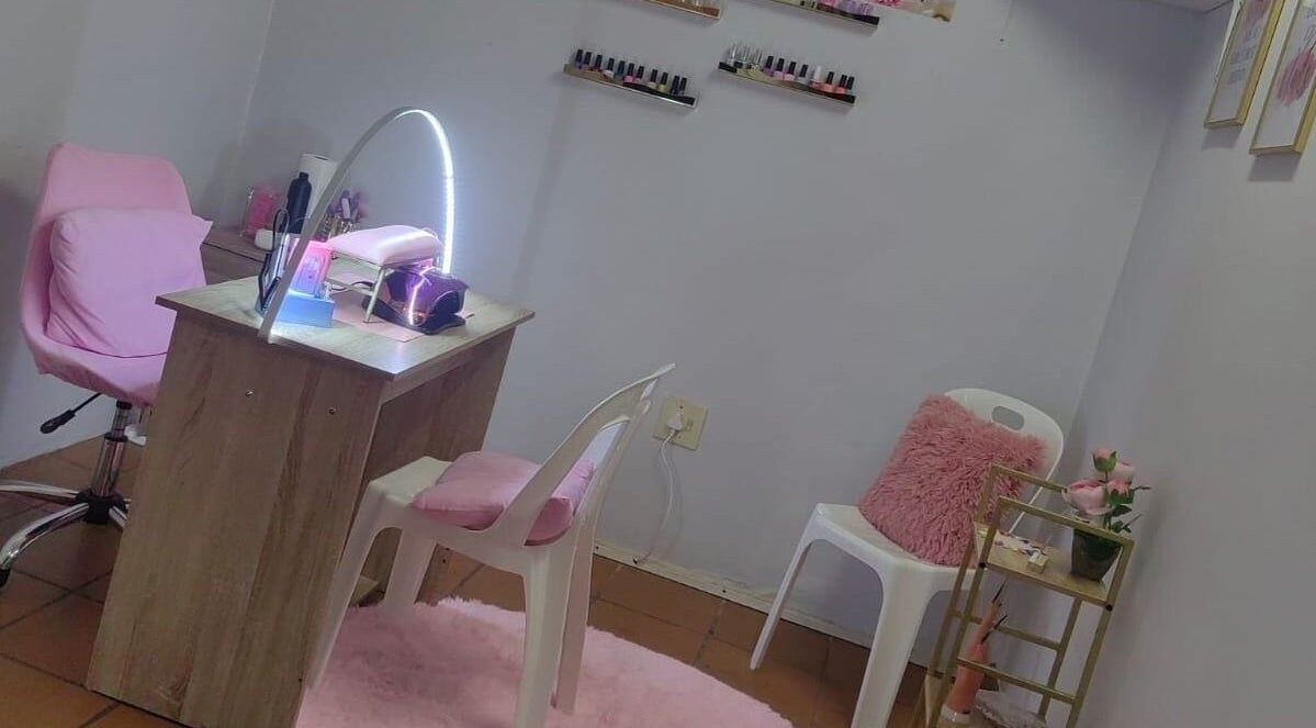 Cozy manicure station at Stylette's with pink decor in Gqeberha, Eastern Cape, ZA.