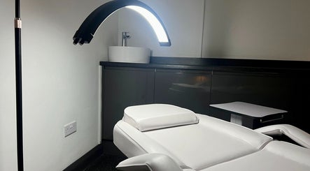 Aesthetics By Dr Suchira clinic in Windsor, England, GB, featuring a modern treatment chair and sleek sink.