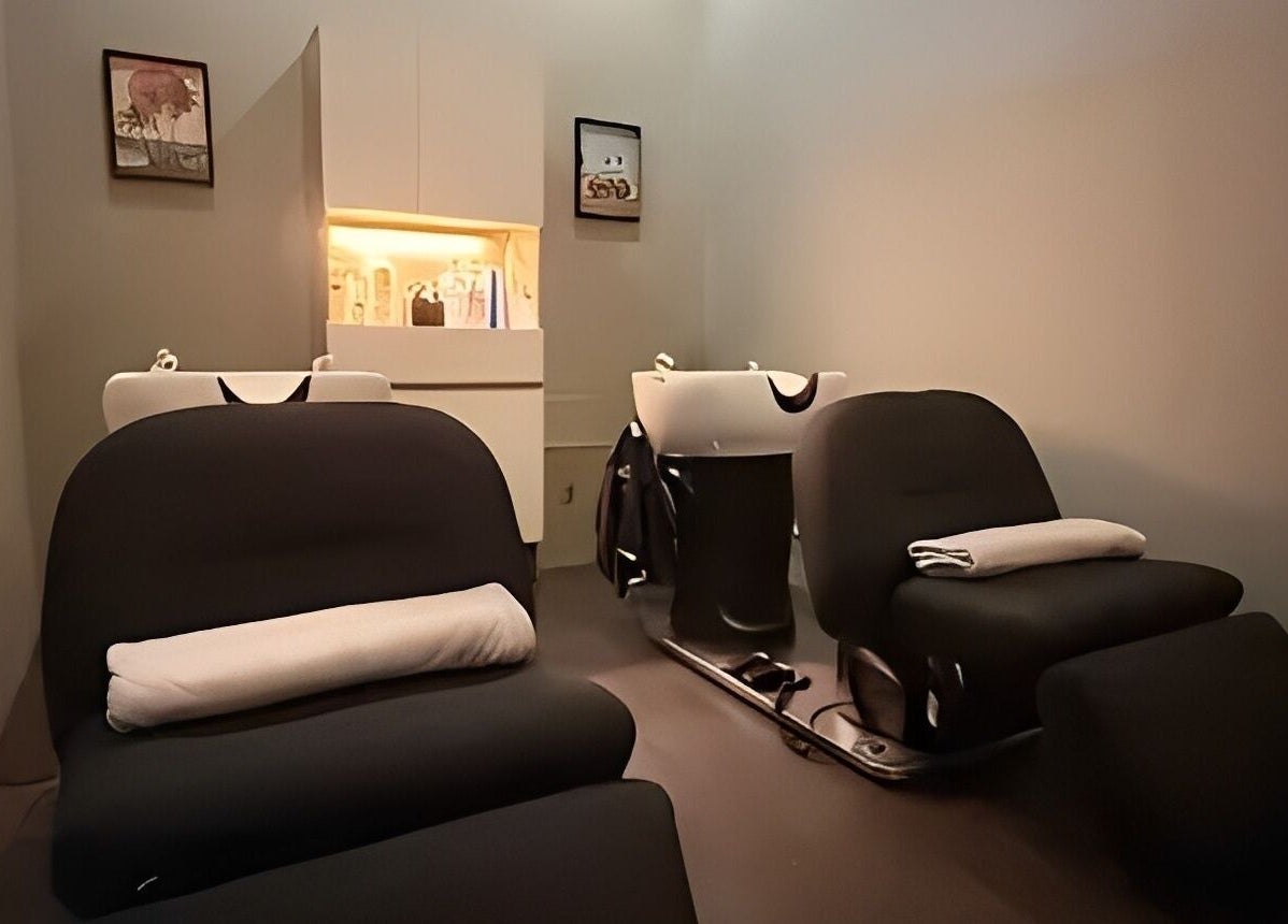 Comfortable salon wash stations at Ciel Japanese Hair Studio, Khlong Toei, Bangkok, TH.
