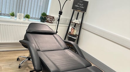 Modern treatment chair in MÉRA LUXE CLINIC, Ponytpool, Wales, GB, showcasing a serene, professional setup.