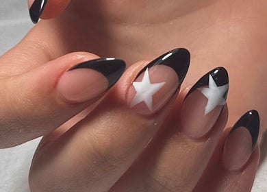 Diseño de uñas estrellado en For Ever Beauty Center, Barcelona, Catalunya, ES.