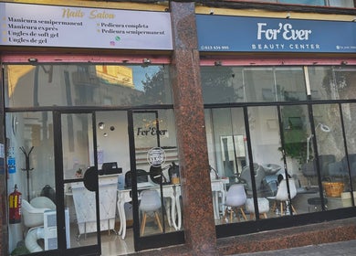 Entrada de For Ever Beauty Center, un centro de belleza moderno en Barcelona, Catalunya, ES.