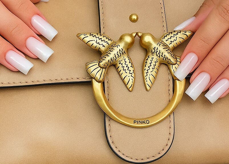 Unhas francesas impecáveis feitas por Dayane Silva Nail Designer, Vila Nova De Gaia, Porto, PT.