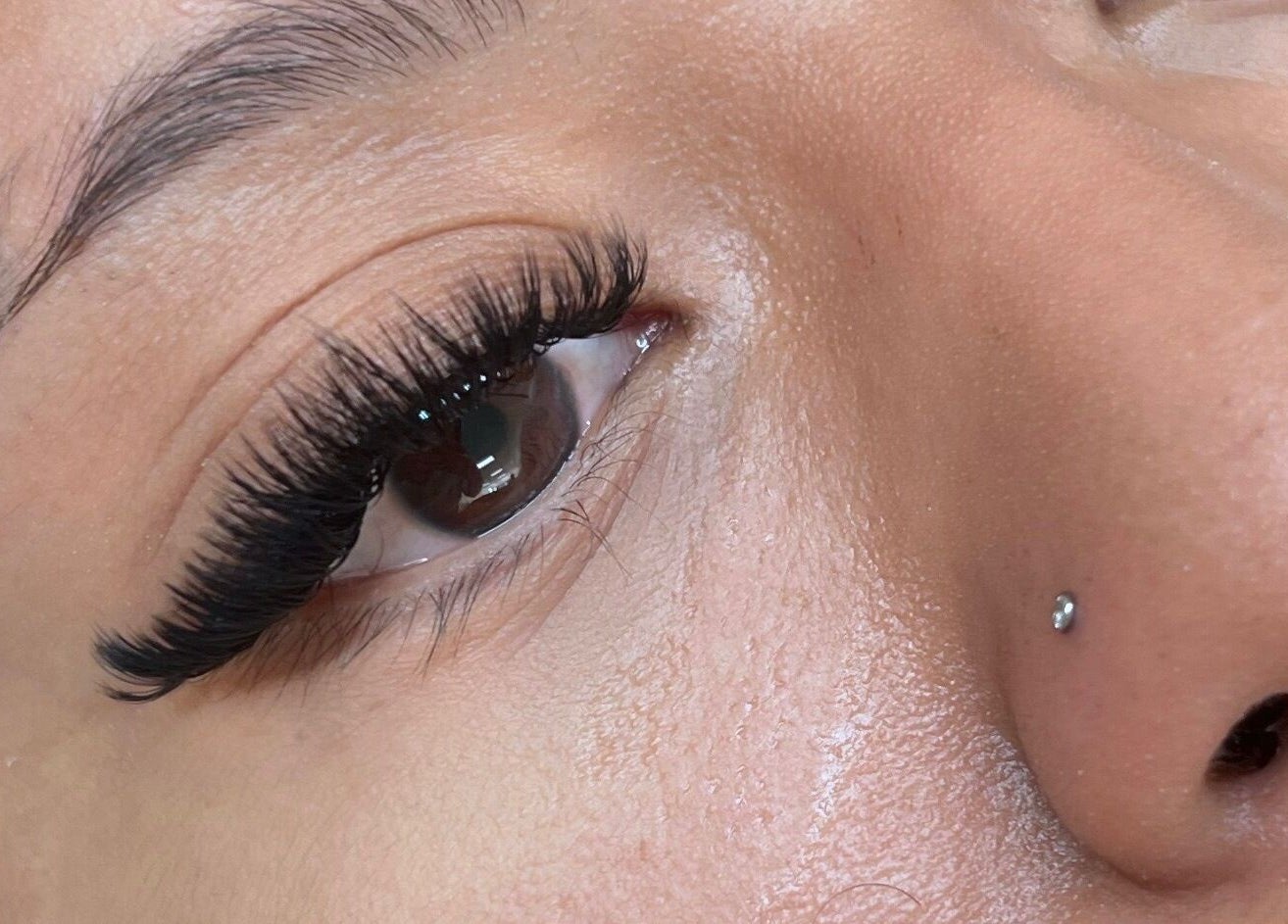 Close-up of styled eyelashes at Winksbymalynna, Atlanta, Georgia, US showcasing beautiful lash extensions.