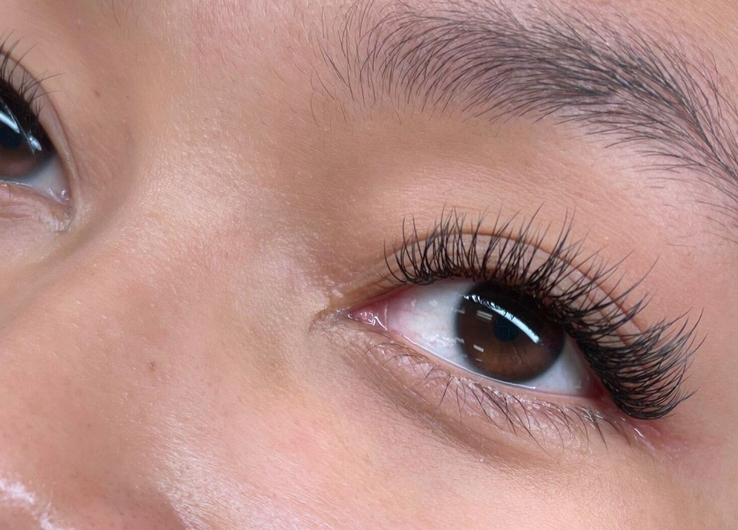 Close-up of beautiful eyelash extensions by Winksbymalynna in Atlanta, Georgia, US.