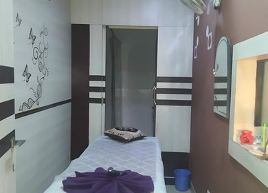Relaxing massage room at Heaven in Dream Spa and Salon, Jaipur, Rajasthan, IN with soothing decor.