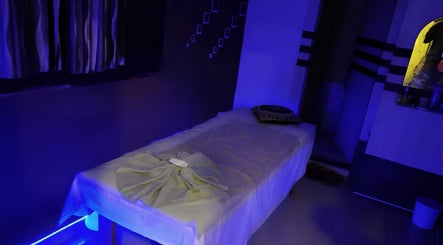 Relaxing massage room at Heaven in Dream Spa and Salon, Jaipur, Rajasthan, IN.