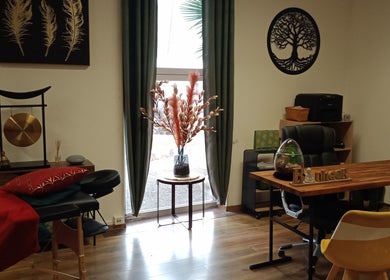 Salle de soins chez Jennifer Schmitt Réflexologue énergéticienne et Massothérapeute, Argentan, Normandie, FR.