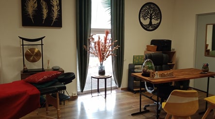 Salle de soins chez Jennifer Schmitt Réflexologue énergéticienne et Massothérapeute, Argentan, Normandie, FR.