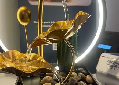 Elegant golden leaf fountain at Real Thai Massage, Athina, GR, enhancing relaxation ambiance.