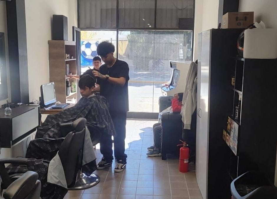 Corte de cabello en Biondo, San Juan, San Juan, AR con ambiente moderno y cómodo.