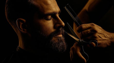BEMEN barber expertly trims a beard in Madrid, Comunidad De Madrid, ES.