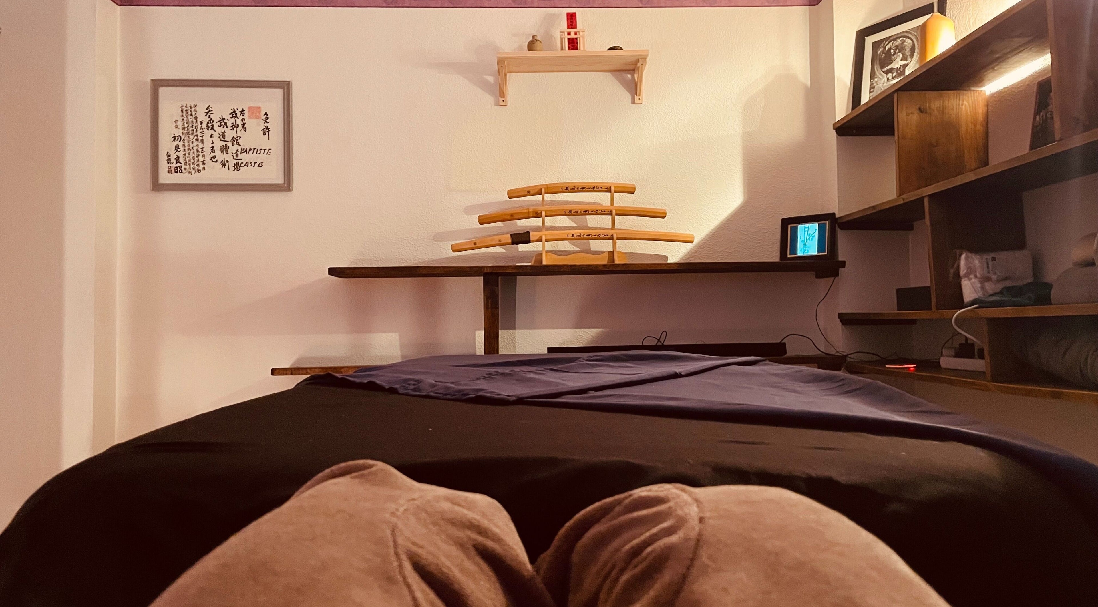 Salle de relaxation au Kigen, Le Pont-de-Claix, Auvergne-Rhône-Alpes, FR avec décoration asiatique apaisante.