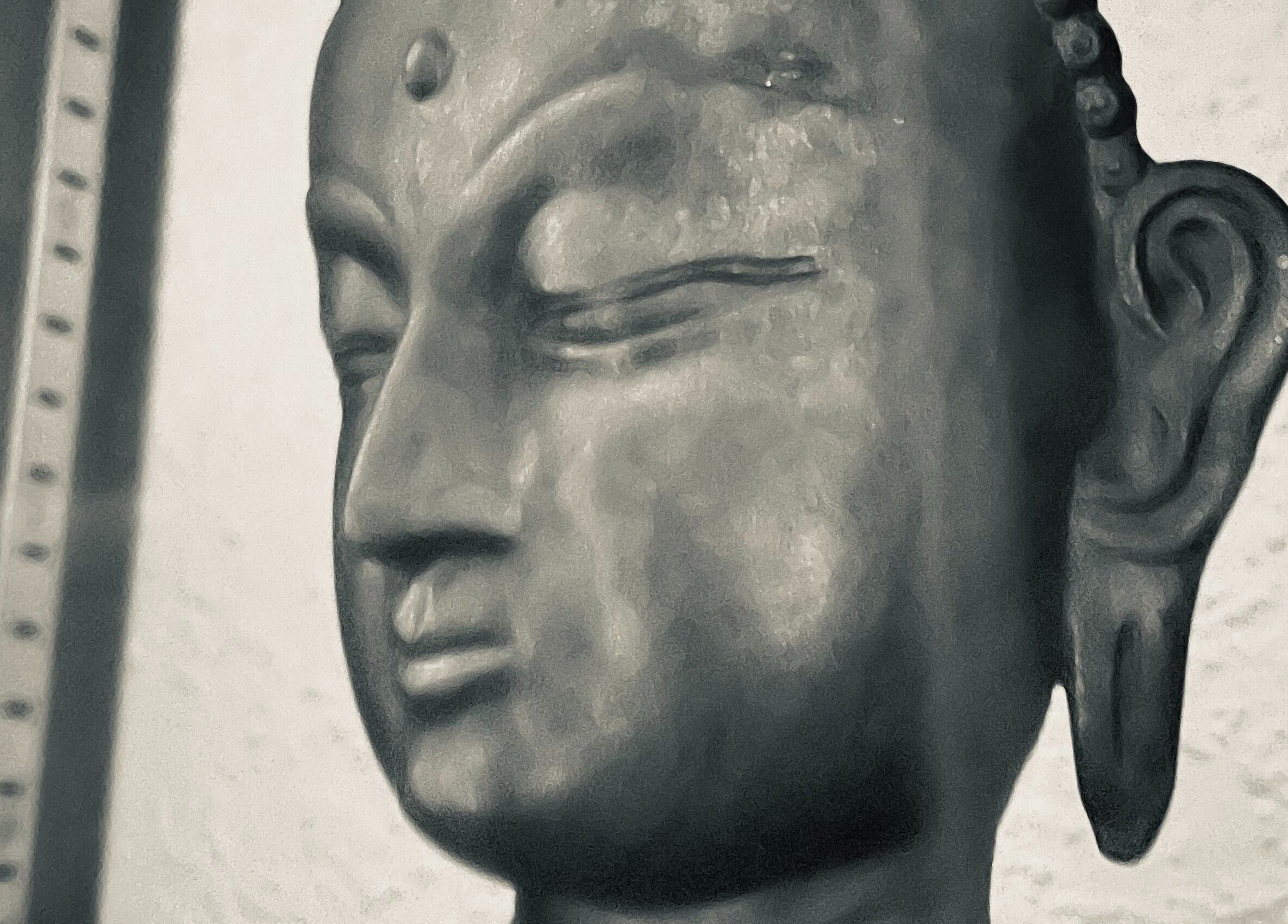 Sculpture bouddhiste apaisante au Kigen, Le Pont-de-Claix, Auvergne-Rhône-Alpes, FR.