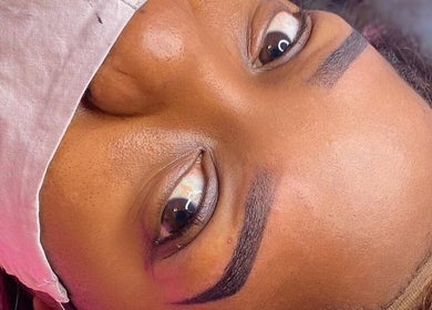 Perfectly shaped eyebrows at Peacy beauty world, Edinburgh, Scotland, GB.