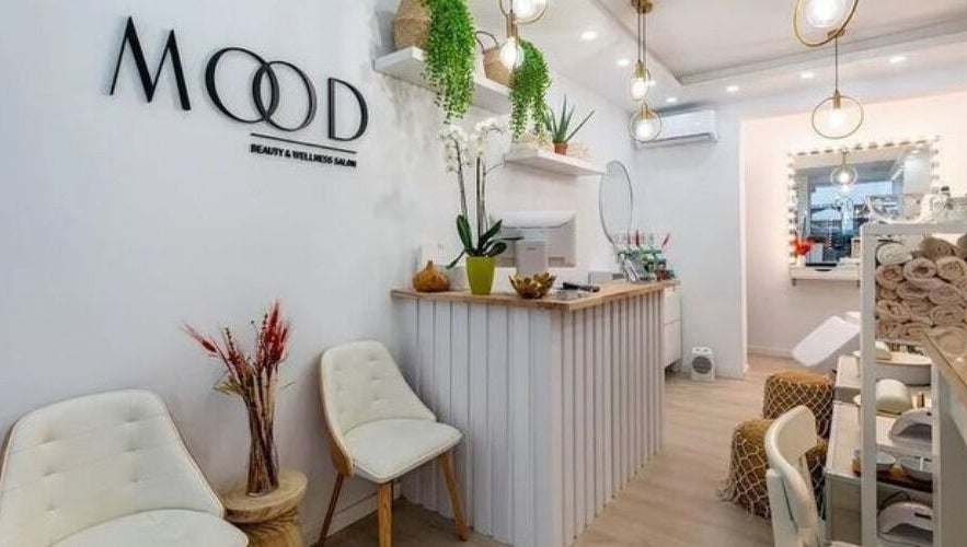 Recepción de Mood beauty and wellness salon en Madrid, Madrid, ES, con decoración moderna y acogedora.
