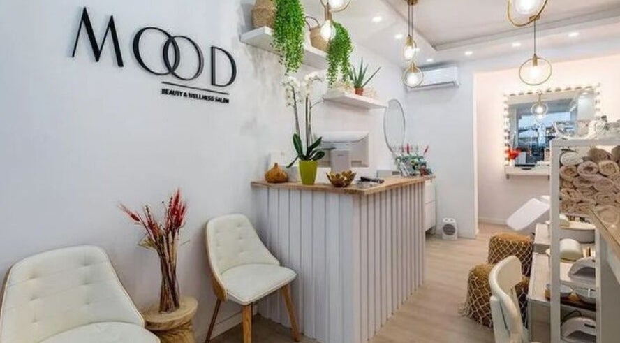 Recepción de Mood beauty and wellness salon en Madrid, Madrid, ES, con decoración moderna y acogedora.