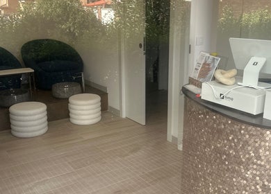 Área de recepción de Loome Studio, Valdemoro, Comunidad De Madrid, ES, con muebles modernos.